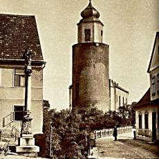 Kostel s hradní věží v Žulové