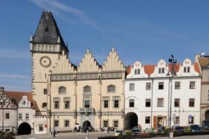 Husitské muzeum v Táboře zve na výstavu Drahokamy pro Karla IV.