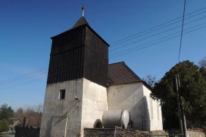 Kostel sv.Václava v Dobřeni zdobí renesanční figurální náhrobky