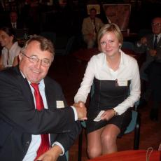 Lucii Šrajerové z ČVUT Praha v roce 2009 tehdy blahopřál k její práci, kterou napsala společně s profesorem Veverkou, bývalý prezident mezinárodní kartografické ICA profesor Milan Konečný