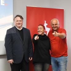 Předseda představenstva Kitzbühel Bergbahnen Christian Wörister a ředitel Pražské pobočky Österreich Werbung Prag Cristian Lerch s překladatelkou