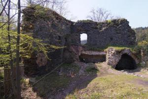 Palackého stezka láká na romantický výlet k jeskyním i vodní elektrárně
