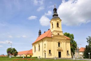 Na místě loretánské kaple v Dobříši stojí barokní kostel Nejsvětější Trojice