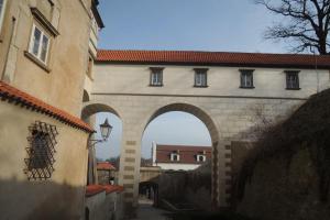 Krytý zámecký most v Brandýse nad Labem spojoval zámek se zahradou