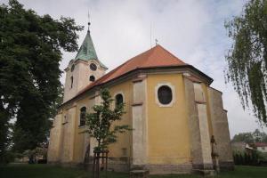 Interiér kostela sv.Jakuba v Kratonohách je krásnou ukázkou španělského baroka