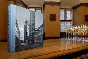 Město Plzeň má druhý díl třísvazkové publikace svých dějin z období 1788 až 1918