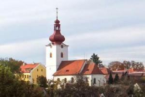 Kostel sv.Máří Magdalény v Červené Řečici byl původně opevněn