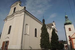 Kostel sv. Františka Serafínského v Chocni zdobí obraz Petra Brandla