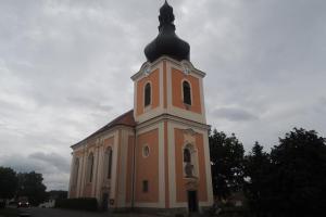 Kladrubskému náměstí vévodí kostel sv.Jakuba