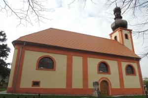 Kostel sv. Martina v Rostoklatech měl i obrannou funkci